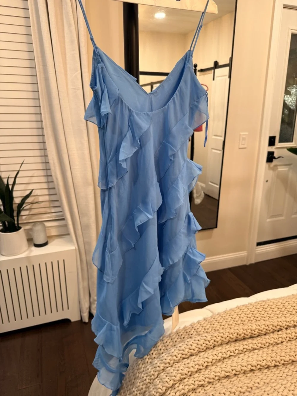 ABERCROMBIE & FITCH| ASYMMETRIC RUFFLE MINI DRESS - Picture 4 of 5